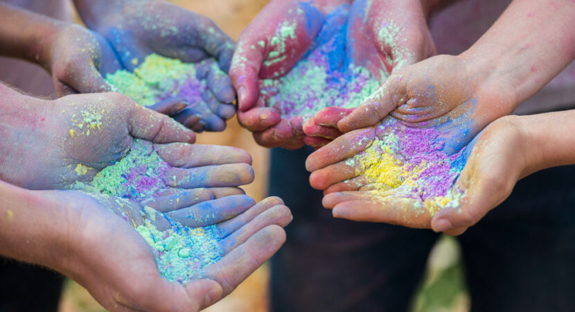 Qu'est-ce que la poudre Holi - SavoirLivre